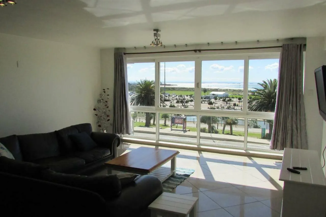 Modern 4 Bedroom Apartment On Beachfront Port Elizabeth